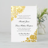 Gold Foil Lace Black and Gold Script Wedding Foil Folieneinladung (Stehend vorne)