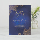 Gold Foil Lace Verziert Blue 80. Geburtstag Einladung (Stehend Vorderseite)