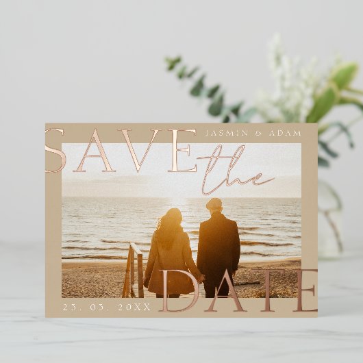 Gold Foto Hochzeit Speichern Sie das Datum Rose Go Folieneinladung (Stehend vorne)