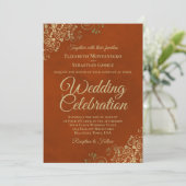 Gold Frills on Rust Orange Elegant QR Code Wedding Einladung (Stehend Vorderseite)