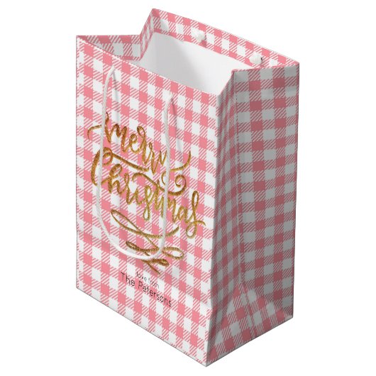 Gold Frohe Weihnachten auf Pink Gingham Kariert Mittlere Geschenktüte (Vorderseite Schrägansicht)