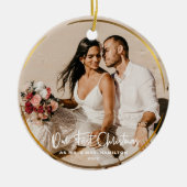 Gold Gerahmt unser erstes Weihnachtsfest Mr. & Mrs Keramik Ornament (Vorne)