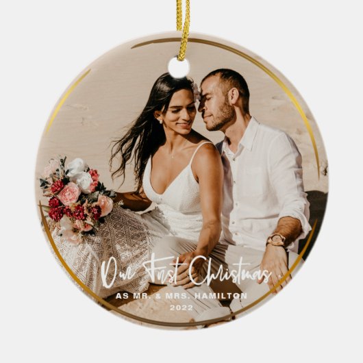 Gold Gerahmt unser erstes Weihnachtsfest Mr. & Mrs Keramik Ornament (Vorne)