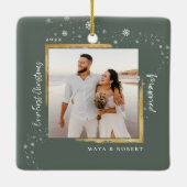 Gold Gerahmtes Foto Unser erstes Weihnachtsfest Ve Keramikornament (Rückseite)