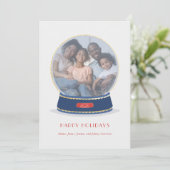 Gold Glimmer Snow Globe Holiday Card Ankündigung (Stehend Vorderseite)