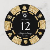 Gold Glitter Monogram Poker Chip Casino Wedding Einladung (Vorderseite)
