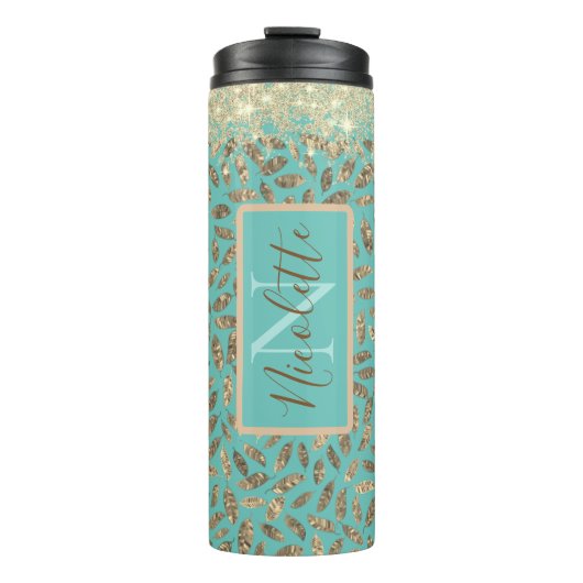 Gold Glittery Feathers Monogram auf Türkis Thermosbecher (Vorderseite)