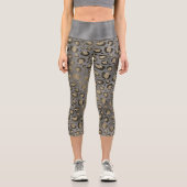 Gold Glittery Leopard Print on Glossy Gray Capri Leggings (Vorderseite)