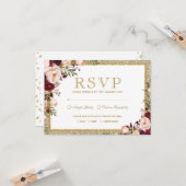 Gold Glitzer Burgundy Blush Floral Wedding RSVP Karte (Vorderseite/Rückseite Beispiel)