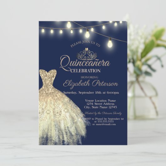 Gold Glitzer Dress, Tiara Quinceañera Einladung (Stehend Vorderseite)