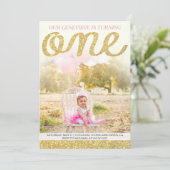 Gold Glitzer Einladung zum ersten Geburtstag (Stehend Vorderseite)