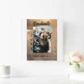 Gold Glitzer Foto Abschluss Namensklasse Quadratische Wanduhr (Zuhause)