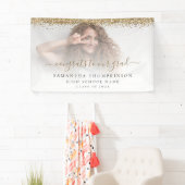 Gold Glitzer Foto Script 2024 Abschluss Banner (Insitu)