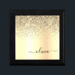 Gold Glitzer Girly Luxus Moderne Monogram Name Erinnerungskiste<br><div class="desc">Gold Imitats Foil Metallic Sparkle Glitzer gebürstete Metal Monogram Name Juwelry Keepake Box. Dies macht den perfekten Abschluss,  Geburtstag,  Hochzeit,  Brautparty,  Jubiläum,  Babydusche oder Junggeselinnen-Abschied Geschenk für jemanden,  die Lieben glamourösen Luxus und schicke Stile.</div>