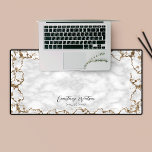 Gold Glitzer Marmor Elegantes Muster - Firmenname Schreibtischunterlage<br><div class="desc">Die elegante Schreibtischmatte aus weißem Marmor und vergoldetem Glitzer mit goldenen Farbtönen,  elegantem Marmorhintergrund und Platz für Ihren Namen oder Firmennamen verleihen Ihrem Arbeitsbereich eine Touch Eleganz. Nutzen Sie diese stilvolle Schreibtischmatte für Ihr kleines Unternehmen,  Ihr Firmenbüro oder Ihre Zuhause.</div>