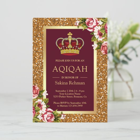 Gold Glitzer Princess Burgundy Floral Aqiqah Einladung (Stehend Vorderseite)