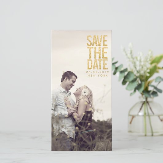 Gold-Glitzer Save the Date Typografie-Foto-Karten (Stehend Vorderseite)
