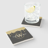 Gold Glitzer Tropfen Monogram Script Name Schwarz Steinuntersetzer (Seitenansicht)