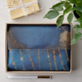 Gold Glitzer und String Lights auf Blue Decoute Seidenpapier (Geschenk)