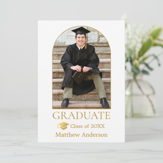 Gold Grad Cap Modernes Arch Foto Abschluss Ankündigung (Stehend Vorderseite)