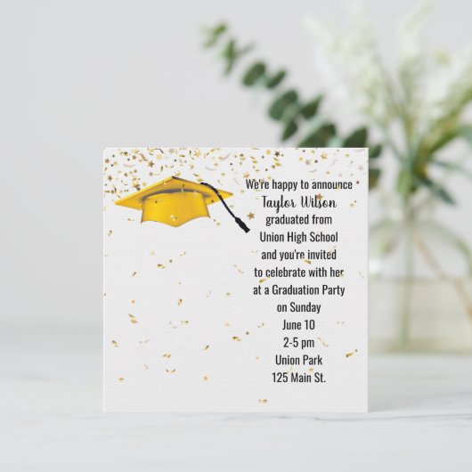 Gold Graduation Cap mit Gold Confetti Einladung (Stehend Vorderseite)