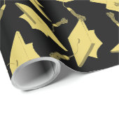 Gold Graduation Caps in Air on Black Fun Party Geschenkpapier (Rolleneckpunkt)