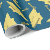 Gold Graduation Caps in the Air on Blue Fun Party Geschenkpapier (Rolleneckpunkt)