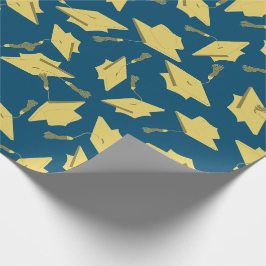 Gold Graduation Caps in the Air on Blue Fun Party Geschenkpapier (Ecke)