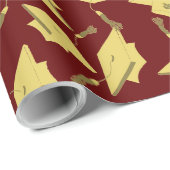Gold Graduation Caps in the Air on Maroon Party Geschenkpapier (Rolleneckpunkt)