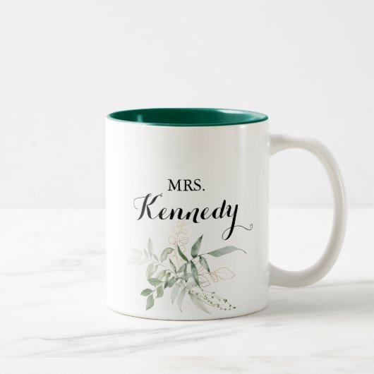 Gold Green Foliage Mrs. Newlywed Bride Zweifarbige Tasse (Rechts)