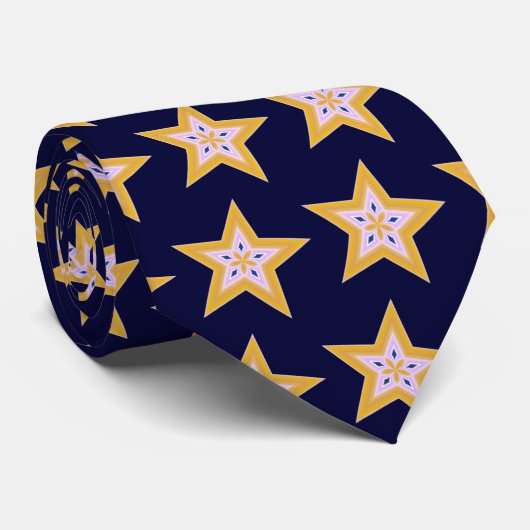 Gold hat Krawatte in der Hauptrolle (Gerollt)