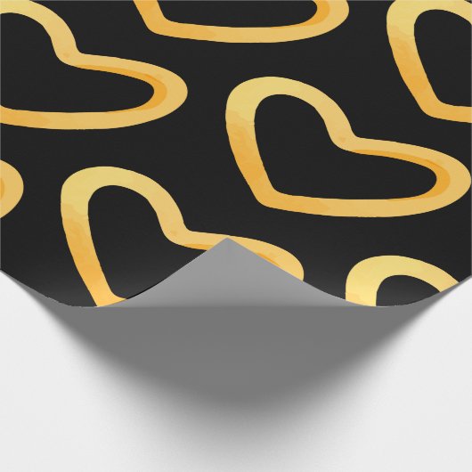 Gold Heart on Black Background Wrapping Paper Geschenkpapier (Ecke)