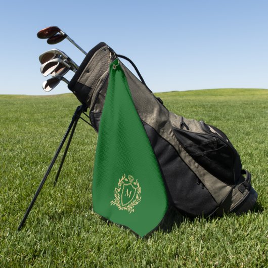 Gold Heraldic Shield Monogram On Green Golfhandtuch (Gras)