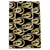 Gold Hochzeitsrennen auf Black Medium Geschenktasc Mittlere Geschenktüte (Vorderseite)