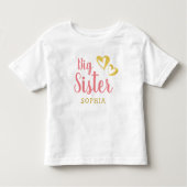 Gold hört Big Sister Name Monogram Kleinkind T-shi Kleinkind T-shirt (Vorderseite)