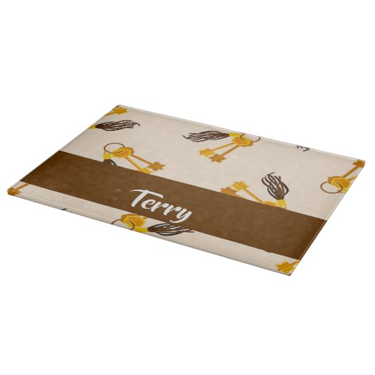 Gold House Keys on Pink Schneidebrett (Ecke)