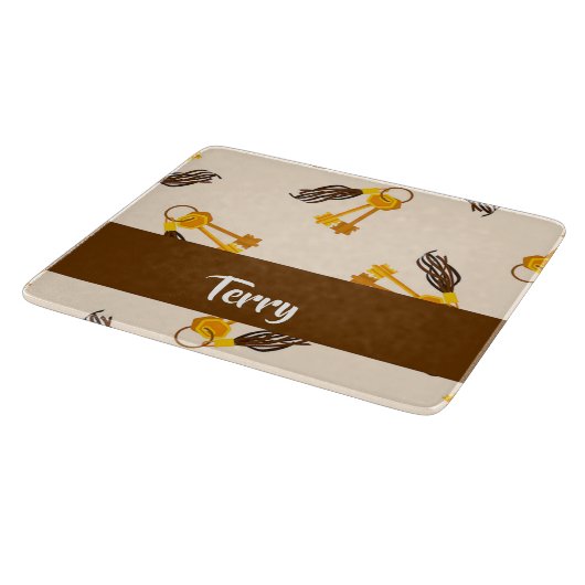 Gold House Keys on Pink Schneidebrett (Ecke)