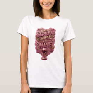 Gold ICH BIN IN EINER ERNSTEN BEZIEHUNG MIT WEIN T-Shirt