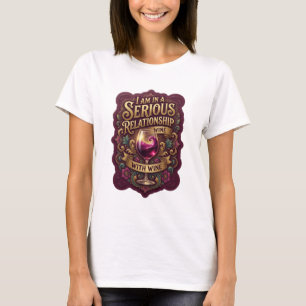 Gold ICH BIN IN EINER ERNSTEN BEZIEHUNG MIT WEIN v T-Shirt