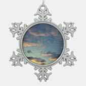 Gold in den Wolken Schneeflocken Zinn-Ornament (Vorderseite)