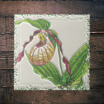 Gold in Red Lady Slipper Orchid Botanical Side Vie Fliese<br><div class="desc">Diese dekorative Keramik Kachel verfügt über eine wunderschöne, rötlich-dörfliche Slipper-Blume, die auf einer Seite, im Stil der botanischen Varianten. Die Blume der Dame wird oft in kleinen Öffnungen, grasbewachsenen Wiesen, holzigen Gewändern und Prärien angezeigt und ist in einigen Staaten eine geschützte Pflanze. Die Kachel hat eine 3D-Textur von Imitaten -...</div>