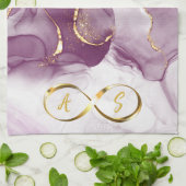 Gold Infinity Initial Monogram auf lila und gold Geschirrtuch (Gefaltet)