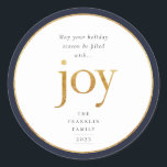 Gold Joy Modern Christmas Classic Round Sticker<br><div class="desc">Möge Ihre Ferienzeit mit Freude erfüllt werden. Goldene Imitate verwickeln die fröhliche Schrift und das Imitat mit einem Rahmen aus dunkelmarineblau,  Ferienaufkleber.</div>