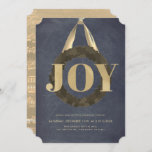 Gold JOY Wreath Chalkboard Weihnachtskonzert Einladung<br><div class="desc">Dieses moderne und schlichte Weihnachtskonzert / Urlaubssortiment / Weihnachtspiano-Auftritt / Feiertagsmusikkonzert Einladung mit dem Wort "JOY" in den Imitaten Goldfolie auf einem Elfenbeinboden mit Blattwerk / Grünkranz mit Goldsatin-Band. Auf der Rückseite befindet sich ein goldenes Imitat mit Noten/Noten-Noten. Personalisieren Sie es für Ihre Bedürfnisse. In meinem Geschäft finden Sie passende...</div>