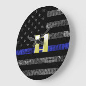 (Gold) Kapitän Thin Blue Line Distressed Flag Große Wanduhr (Winkel)