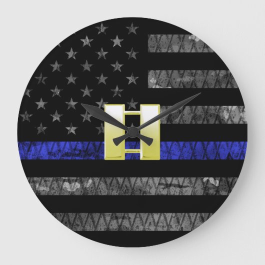 (Gold) Kapitän Thin Blue Line Distressed Flag Große Wanduhr (Vorderseite)