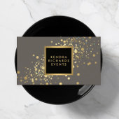 Gold Konfetti auf moderner grauer Visitenkarte