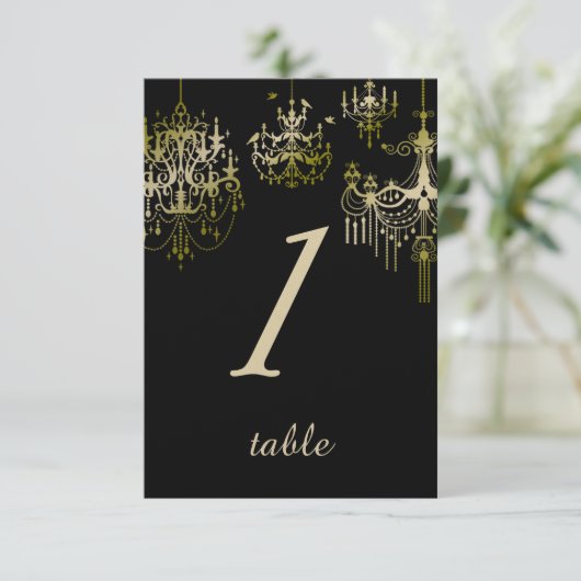 Gold Kronleuchter auf Black Posh Wedding Table Kar Einladung (Stehend Vorderseite)
