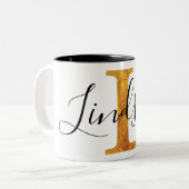 Gold "L" Monogramm mit personalisiertem Namen Zweifarbige Tasse (Vorderseite Links)