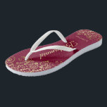 Gold Lace Burgundy Maroon Bridesmaid Wedding Badesandalen<br><div class="desc">Diese eleganten Hochzeitskippen sind eine großartige Möglichkeit, um Ihren Brautmädchen zu danken und sie zu erkennen und ihnen nach einem langen Tag eine Erholung zu geben. Das schöne Design zeichnet sich durch ein elegantes Design mit goldenen Spitzen-Frills auf bordeauxrotem, weinrotem Hintergrund und extravaganten goldfarbenen Schriftzeichen aus. Der Text liest Bridesmaid...</div>